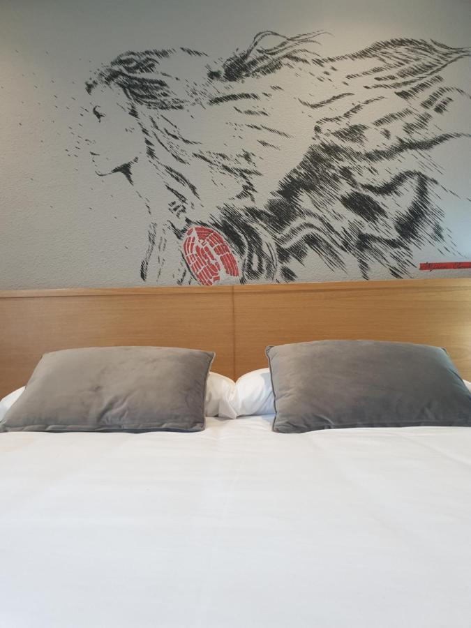 Hotel Arts - Gasteiz Centro فيتوريا غاستيِز المظهر الخارجي الصورة